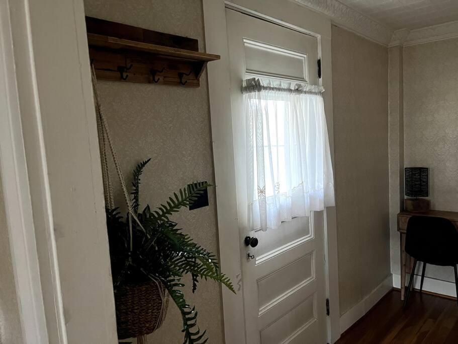 Cute 6-Bedroom Getaway In The Heart Of ลิตเติลตัน ภายนอก รูปภาพ